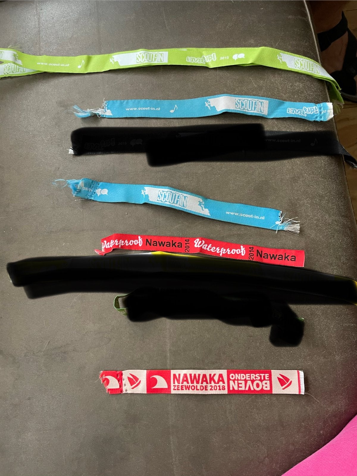 Polsbandjes scouting, Verzamelen, Scouting, Ophalen of Verzenden, Zo goed als nieuw, Embleem, Speld of Insigne