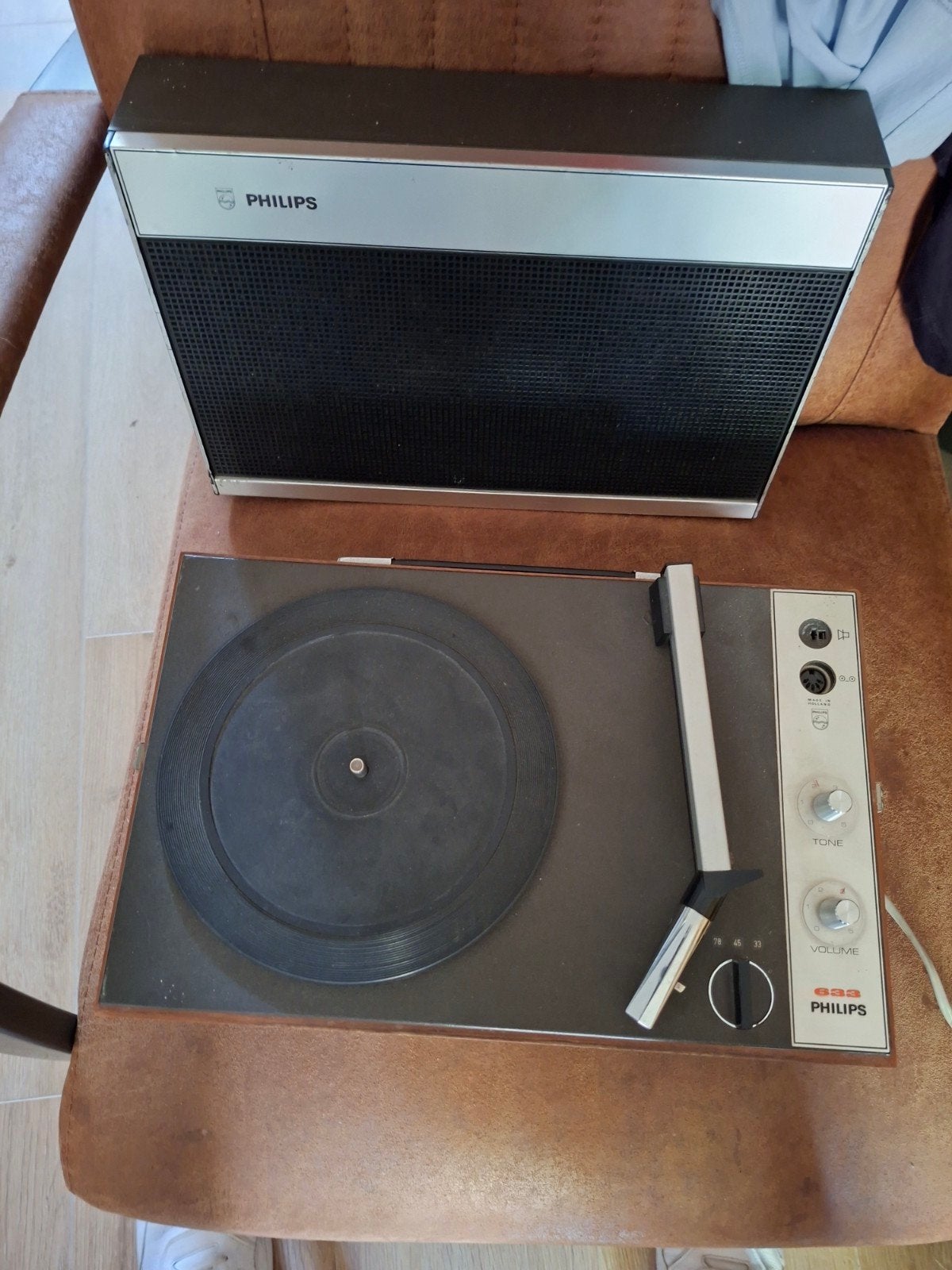 Vintage Philips Platenspeler 633 met ingebouwde speaker, Ophalen of Verzenden, Gebruikt, Platenspeler, Philips