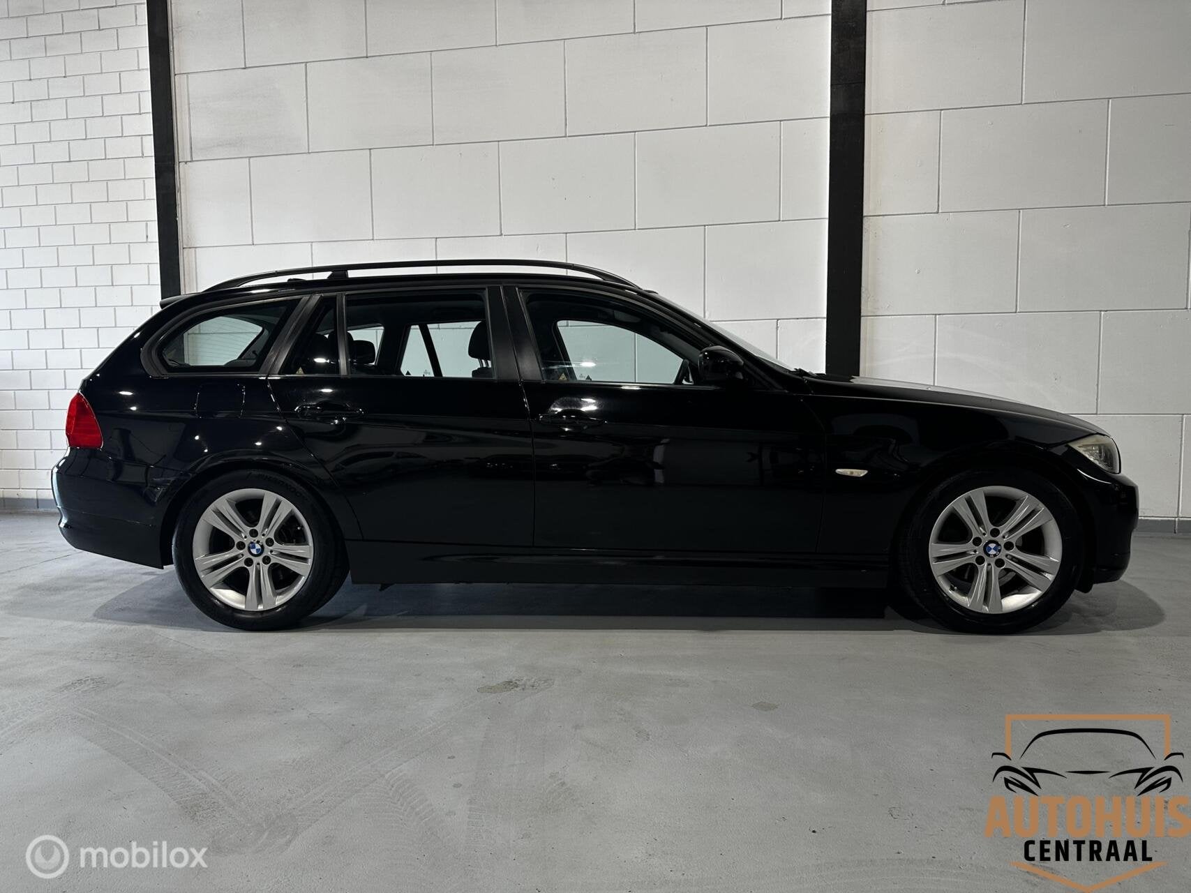 Foto 5 van BMW 3-serie Touring 318i Business Line*NwAPK*Trekhaak*Navi