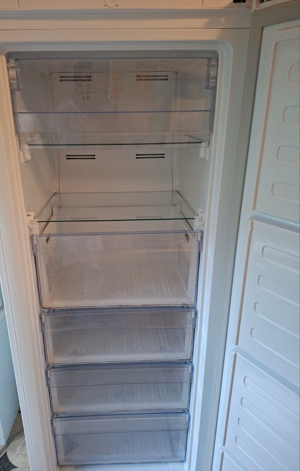 Beko vriezer met 6 lades - Goede staat, Witgoed en Apparatuur, Ophalen, 150 tot 200 liter, Gebruikt, Met aparte vriezer