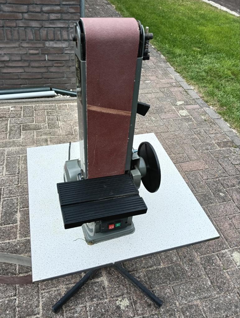 Mooie bandschuurmachine met schuurschijf., Doe-het-zelf en Verbouw, Gereedschap | Schuurmachines, Ophalen, Zo goed als nieuw, 600 tot 1200 watt
