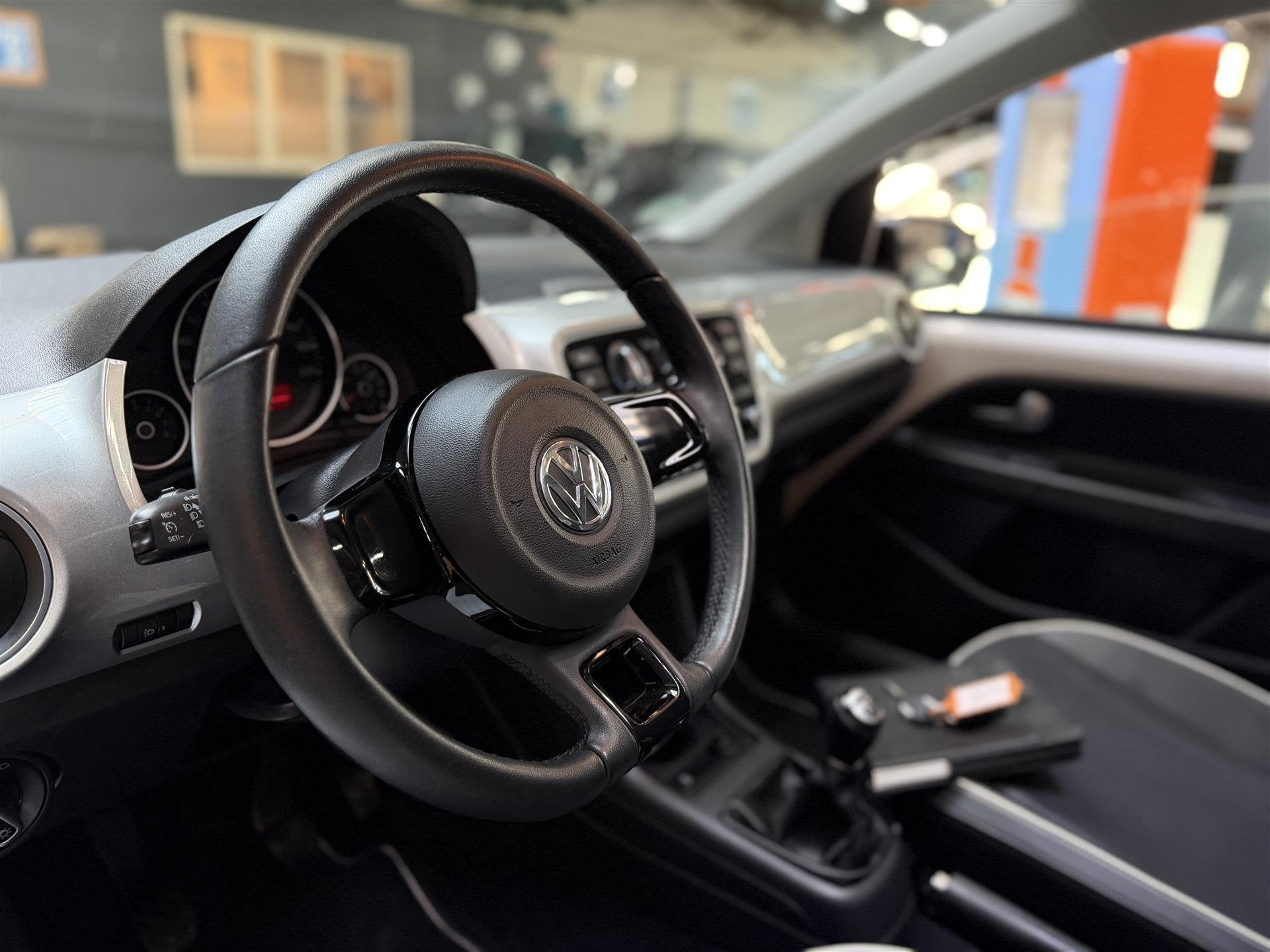 Volkswagen up! 1.0 High up! 91DKM | Pano | LEER | Airco | Cr, Auto's, Volkswagen, Gebruikt, Up!, 1290 kg, Wit