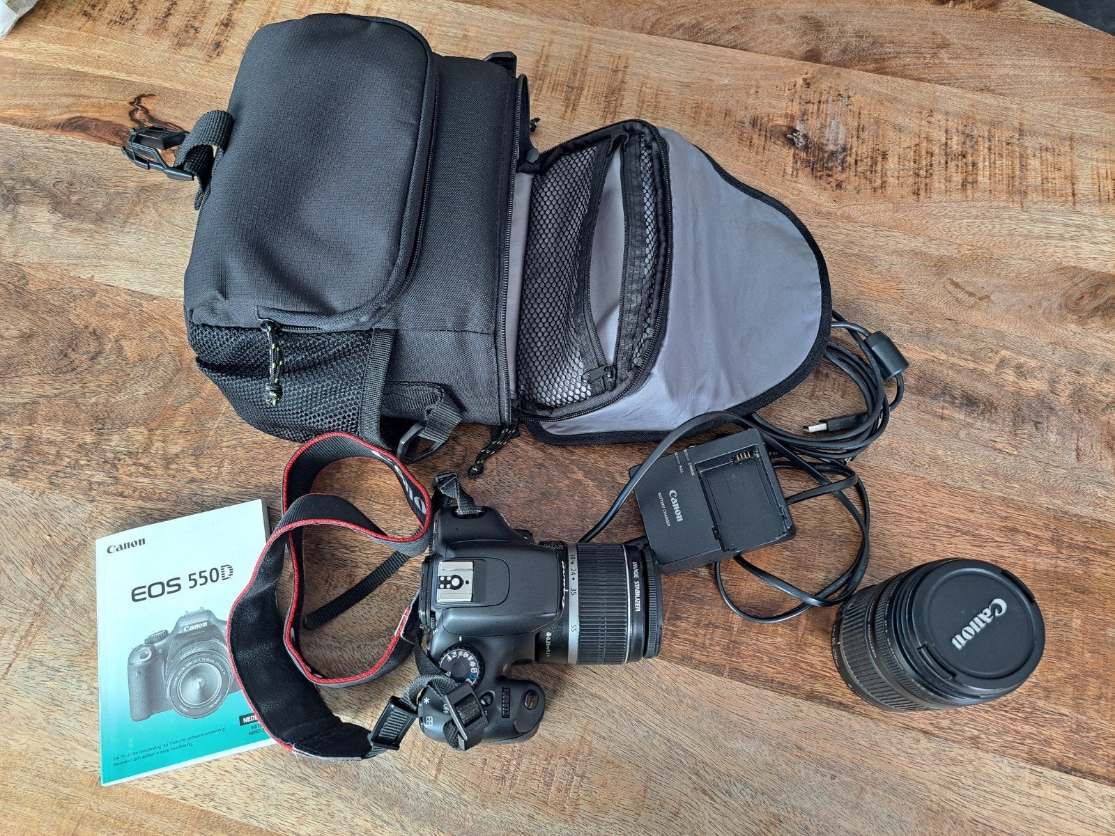 Canon EOS 550D Spiegelreflexcamera met 2 lenzen, Audio, Tv en Foto, Fotocamera's Digitaal, Ophalen, Geheugenkaart, Gebruikt, Spiegelreflex