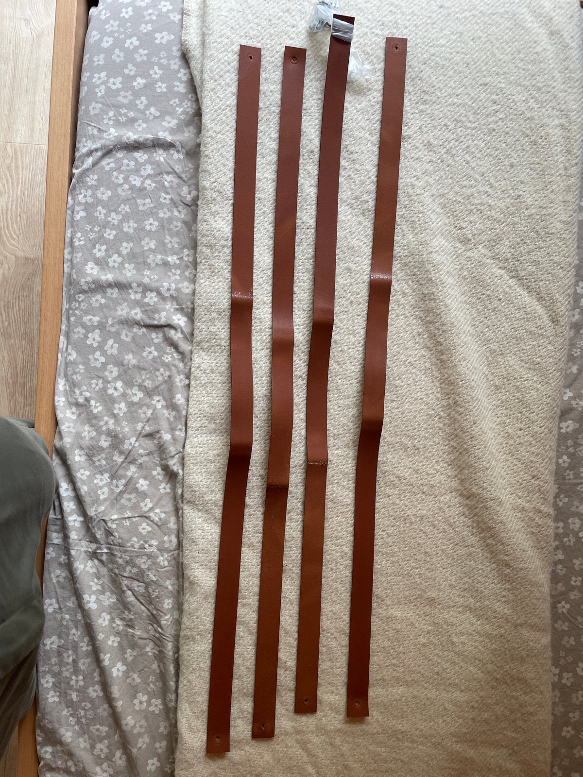 Houten bedplanken met leren banden, Ophalen, Gebruikt, Bruin, Tweepersoons