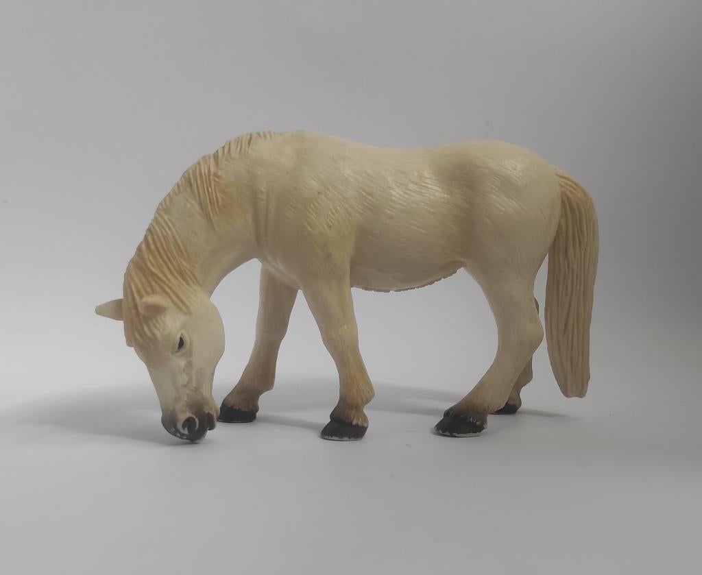 Schleich Grazende Camargue Merrie, Verzenden, Zo goed als nieuw, Paard, Beeldje of Figuurtje
