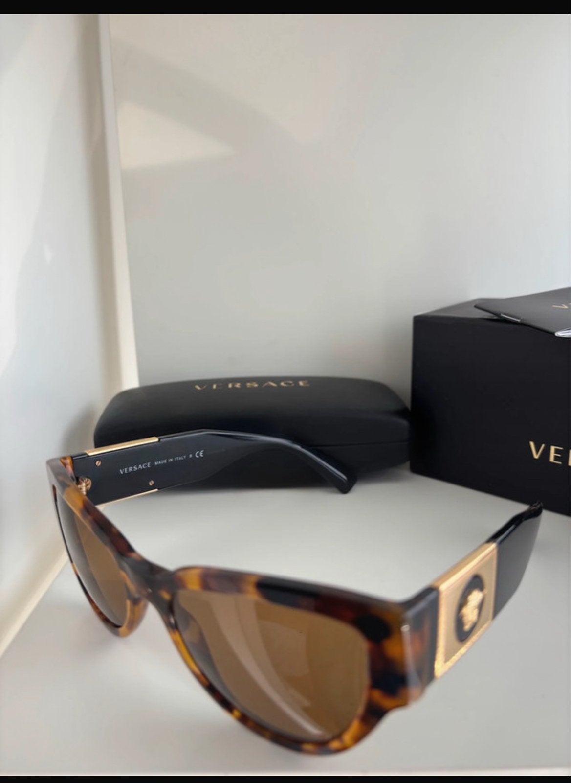 Versace zonnebril - Zo goed als nieuw, Zonnebril, Bruin, Gianni Versace, Ophalen of Verzenden