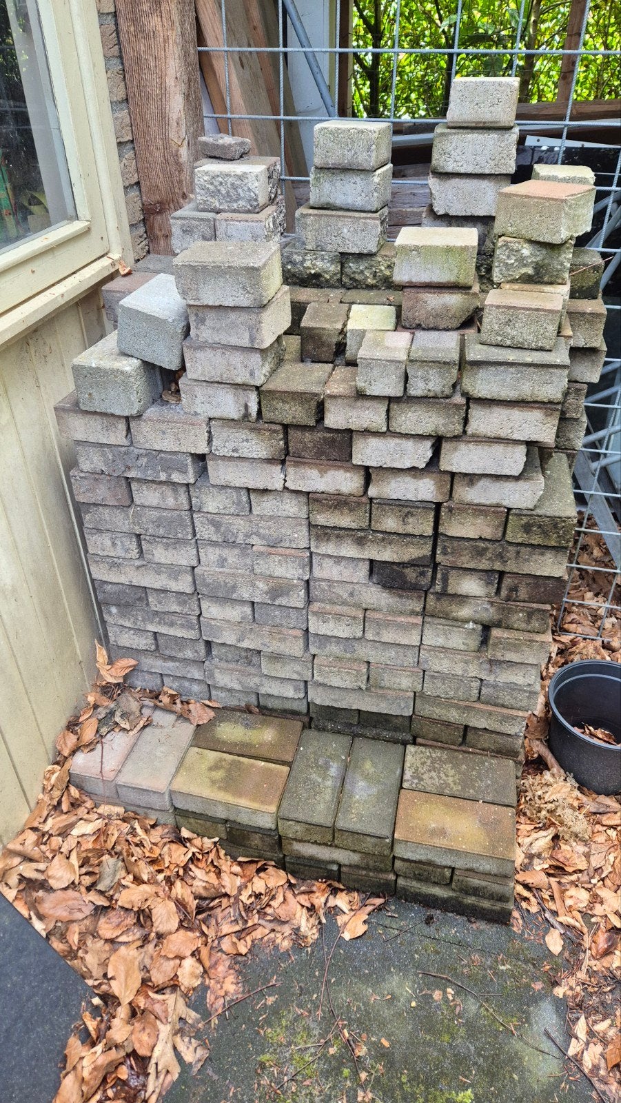 Ca. 249 Betonklinkers 200x100x6cm Heidepaars, Ophalen, Gebruikt, Klinkers, Minder dan 5 m²