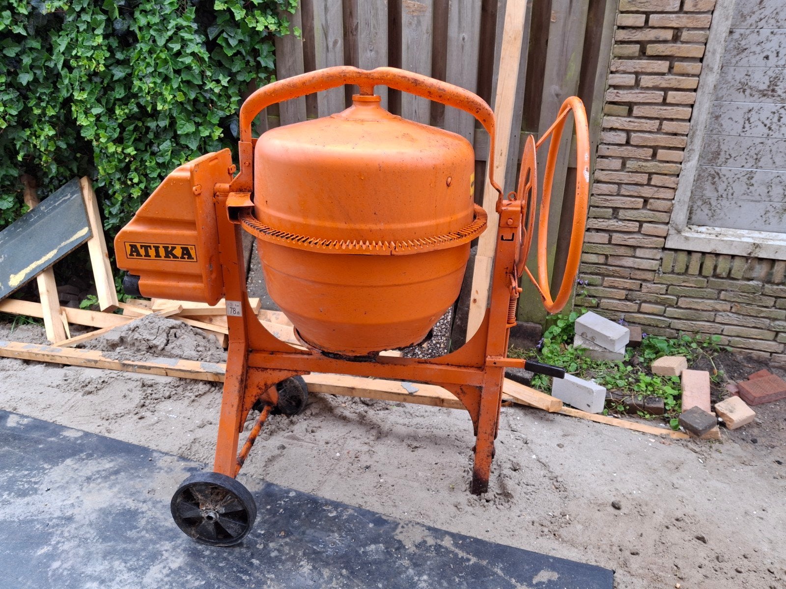 Gebruikte Atika Betonmolen - Oranje, Ophalen of Verzenden, Gebruikt