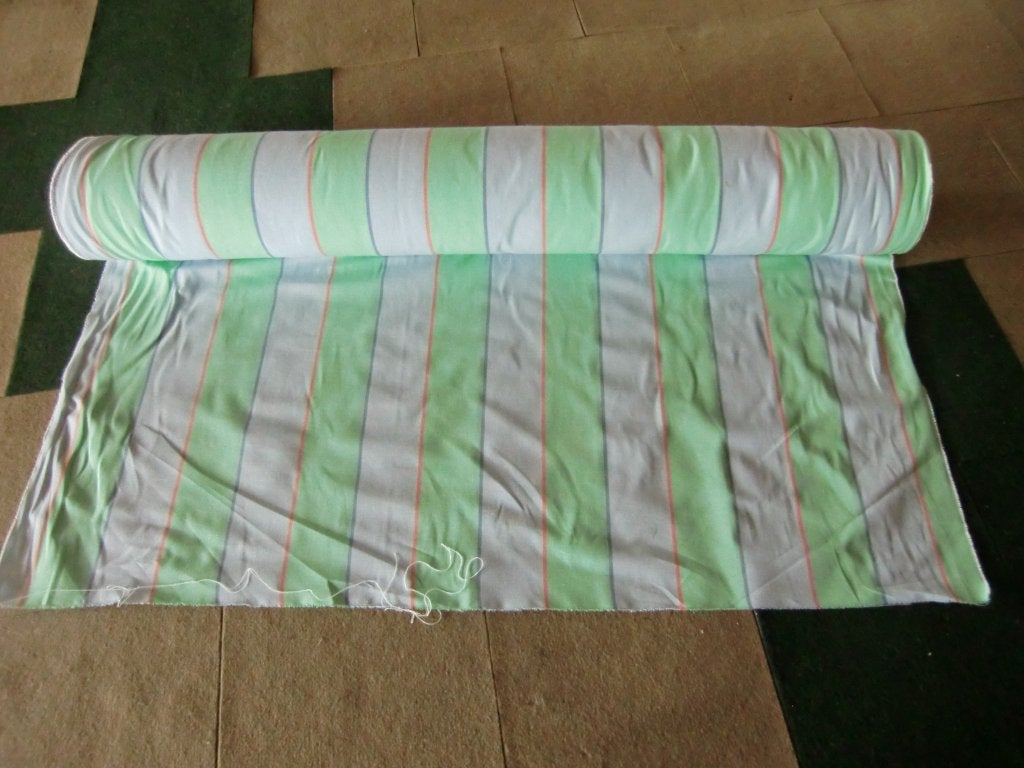Grote rol doek voor schaduw of windscherm gestreept., Ophalen, Nieuw