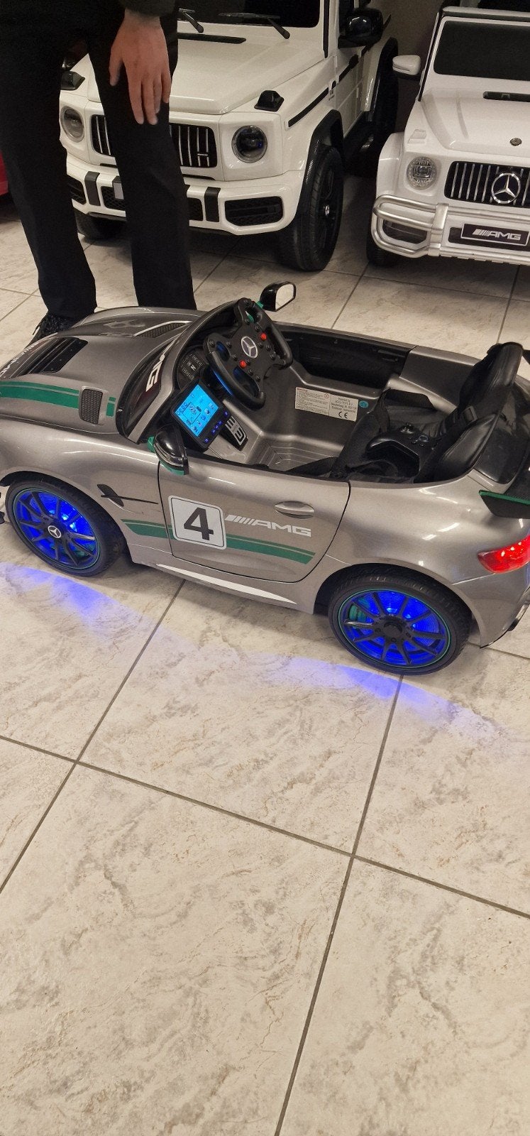 Elektrische kinderauto Mercedes AMG GT-R, Ophalen, Zo goed als nieuw
