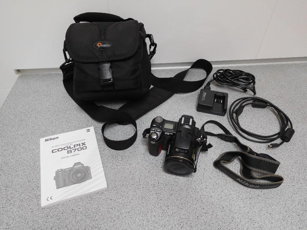 Nikon Coolpix 8700 / cameratas & regenhoes / extra batterij, Ophalen of Verzenden, Nikon, 8 keer of meer
