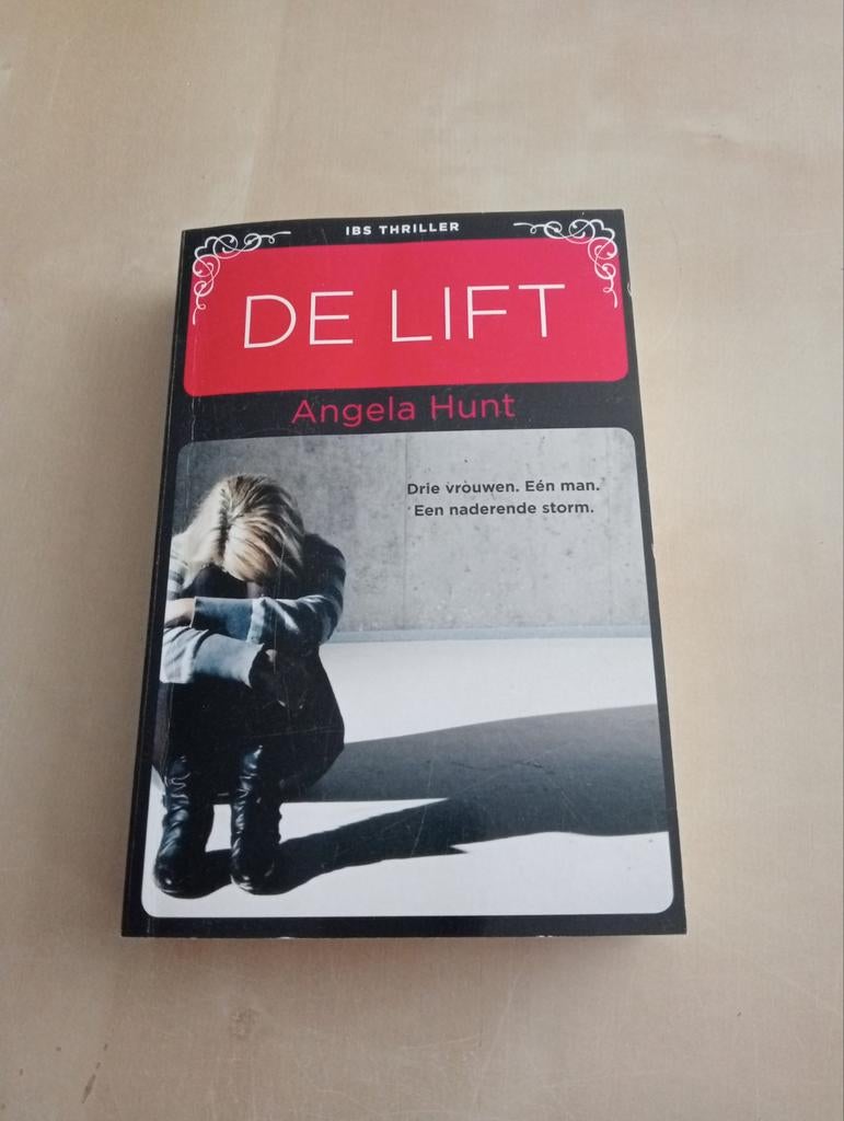 De lift, Ophalen, Zo goed als nieuw, Angela hunt