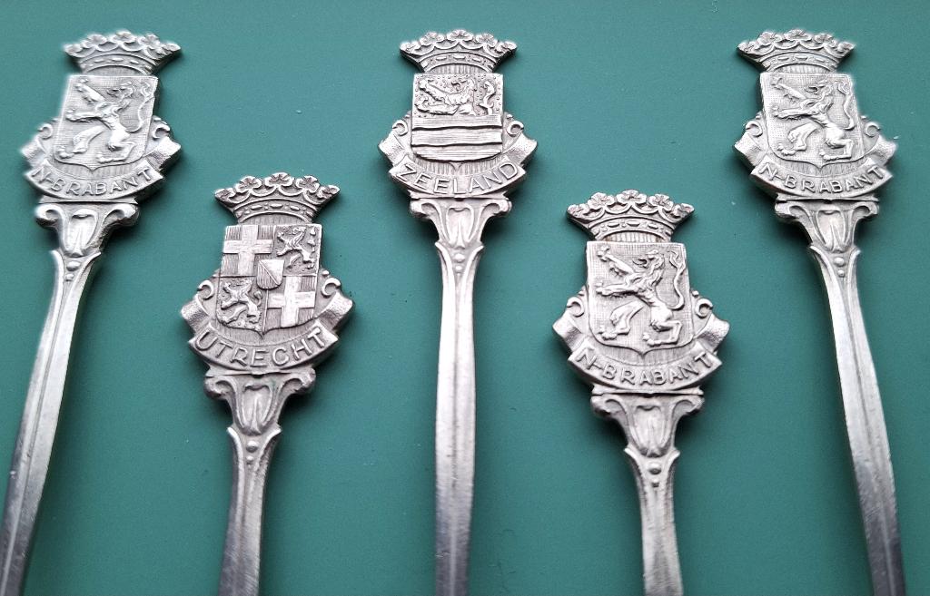 9 vorkjes met provincie emblemen, Verzamelen, Verzenden, Zo goed als nieuw