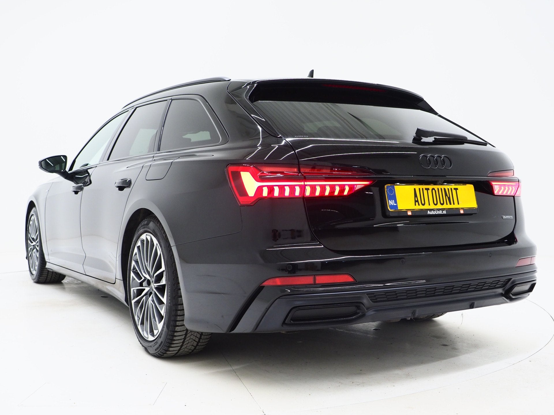 Audi A6 Avant 55 TFSI e quattro Competition Full Black | Pan, Automaat, Gebruikt, 4 cilinders, Zwart