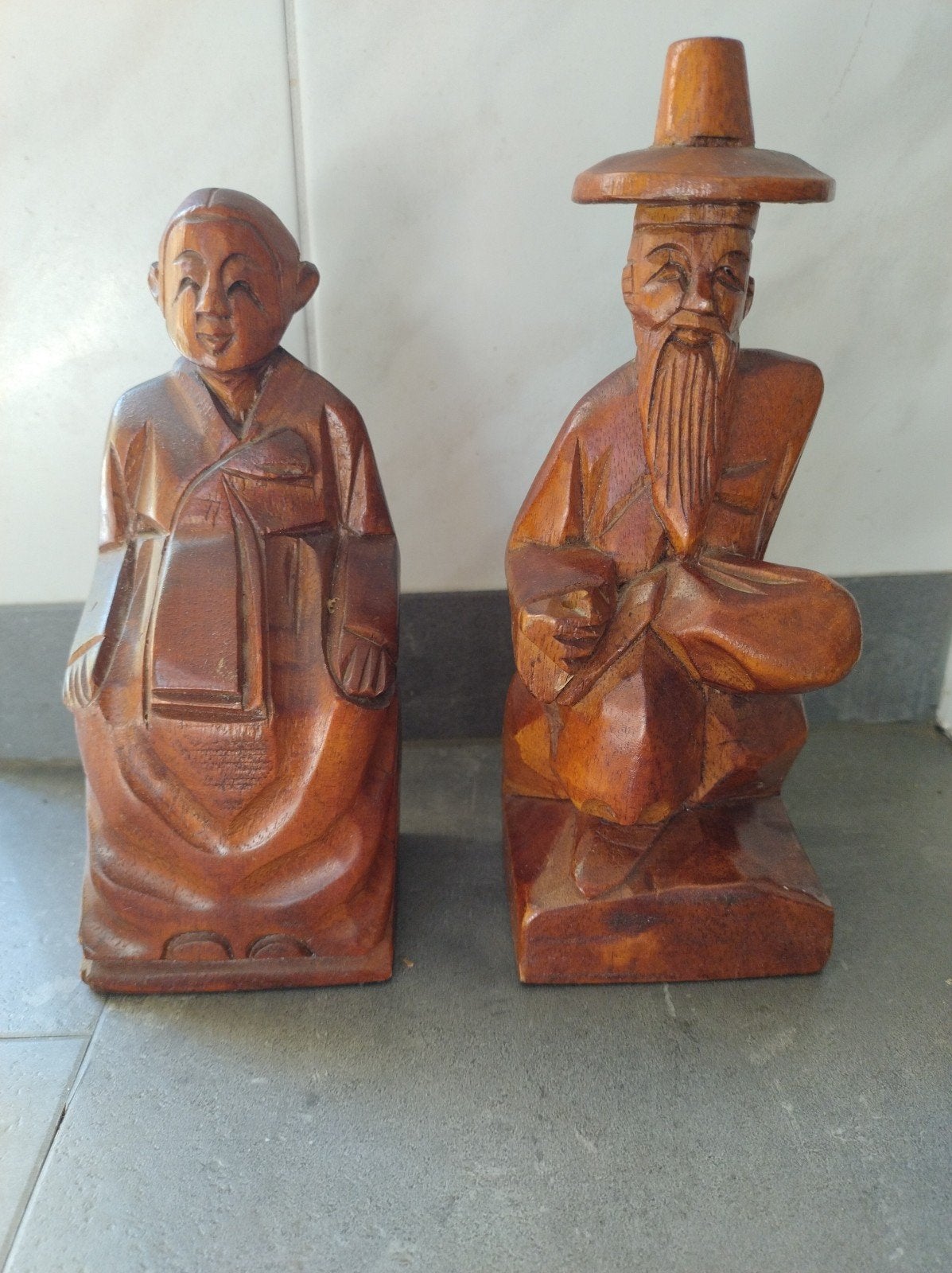 Houten beelden van Aziatisch stel - Handgemaakt, Antiek en Kunst, Groep mensen, Minder dan 20 cm, Ophalen of Verzenden, Handgemaakt