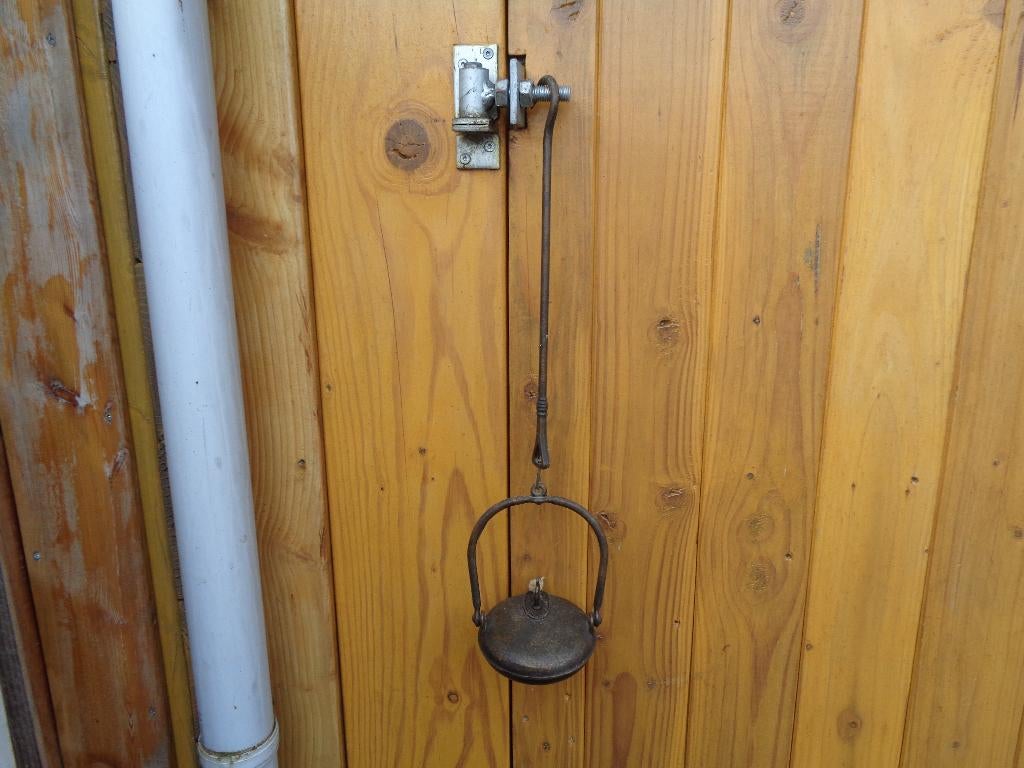 Mooi Oud Hang Olie Lampje met lont erin., Ophalen