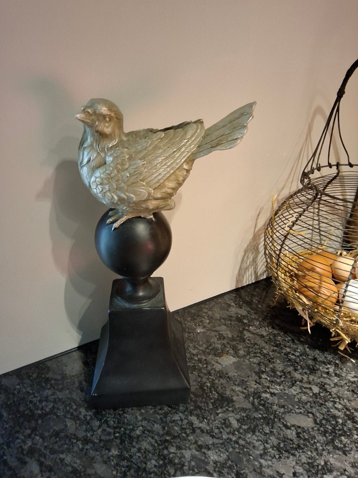 Decoratieve vogel op sokkel - Unieke woondecoratie, Gebruikt, Meerkleurig, Overige materialen, Overige stijlen