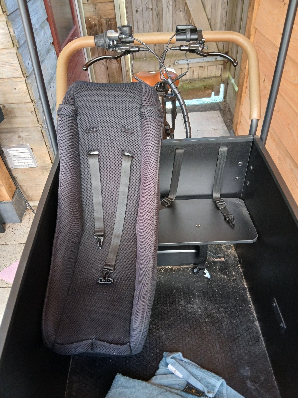 Comfortabele baby schaal voor bakfiets, Fietsen en Brommers, Fietsaccessoires | Fietsstoeltjes, Ophalen, Gebruikt, Onbekend, Voorzitje