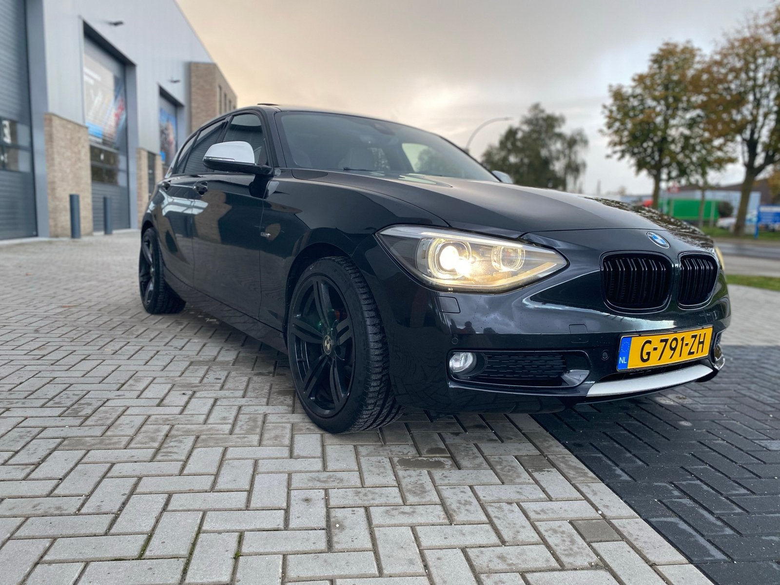 BMW 1-Serie 116I Urban 100KW 5DR 2011 Zwart (nieuwe motor), 1-Serie, 4 cilinders, Leder en Stof, Zwart
