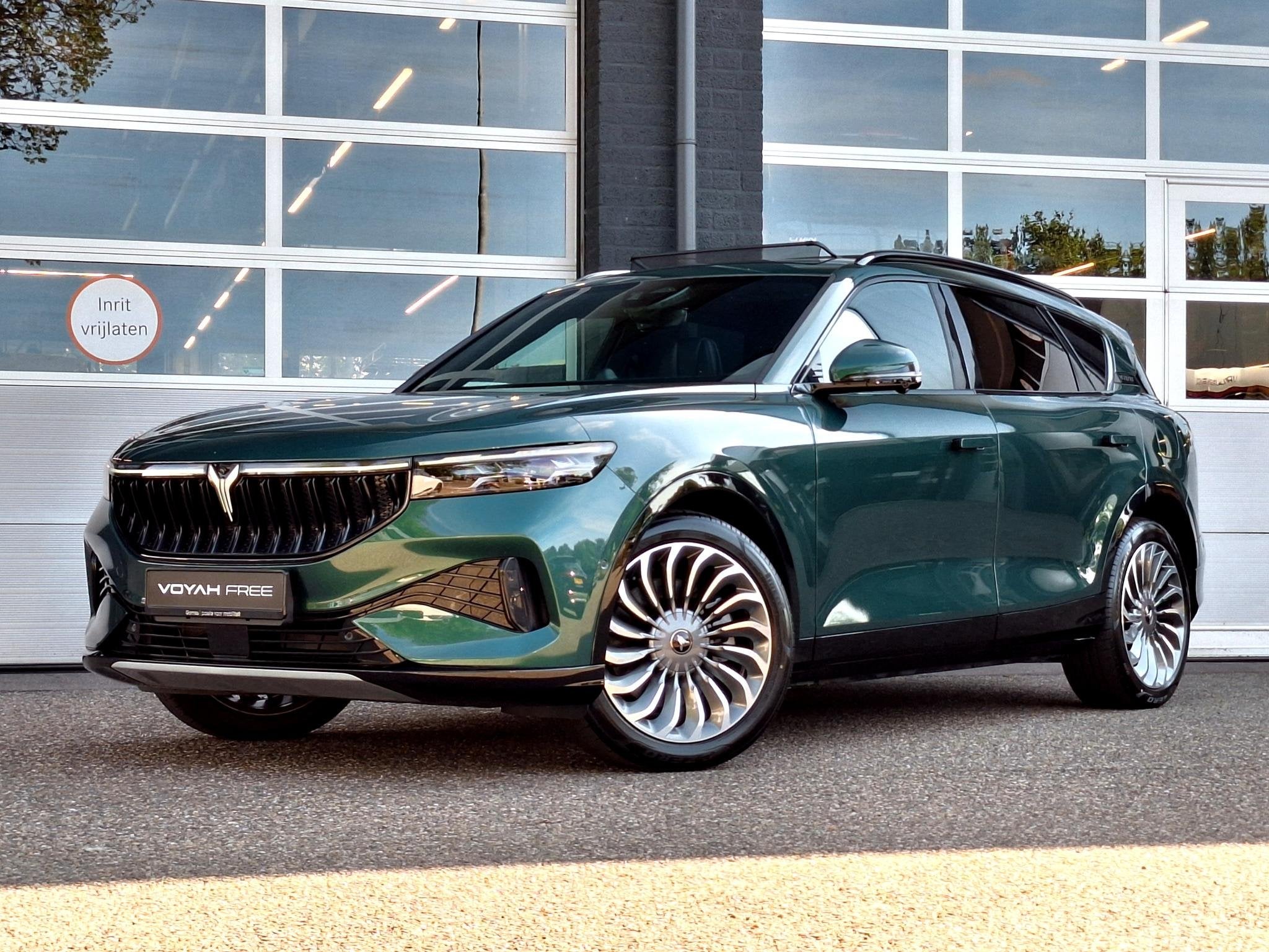 VOYAH Free Limited Edition Business 4WD 106 kWh | Schuifdak, Automaat, 12 maanden, Zwart, 489 pk