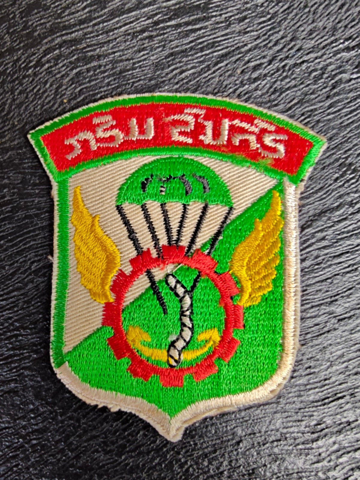 Cambodia AIRBORNE PARACHUTE Maintenance Detachment Vietnam W, Ophalen of Verzenden, Landmacht, Amerika, Embleem of Badge
