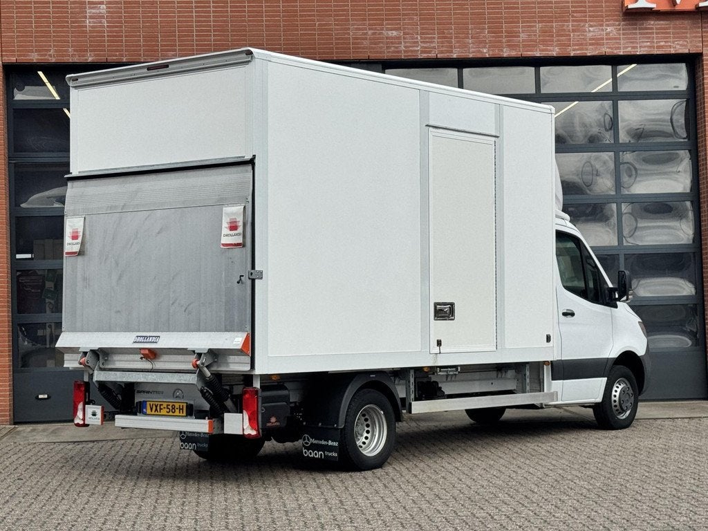Mercedes-Benz Sprinter 516 Bakwagen + Laadklep Dhollandia |, Auto's, Bestelauto's, Voorwielaandrijving, Stof, Gebruikt, 4 cilinders