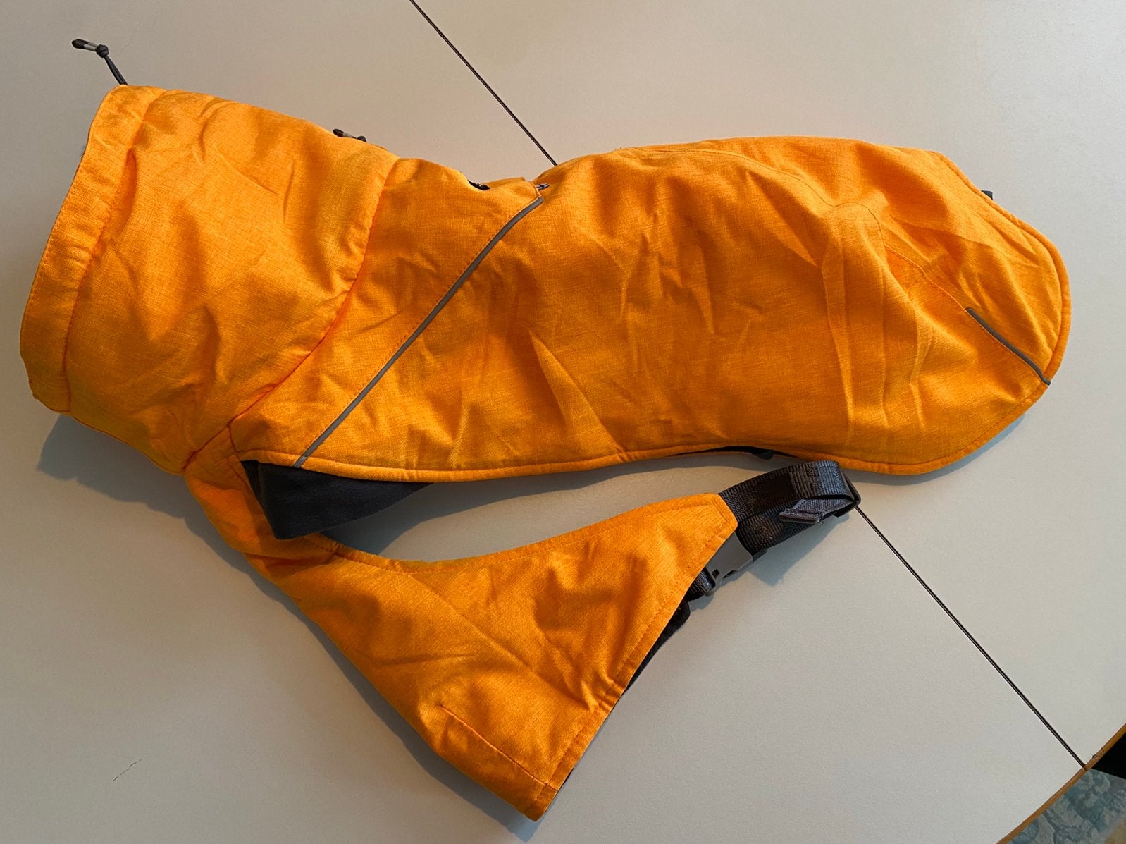 Hurtta Expedition Parka maat 35, Dieren en Toebehoren, Hondenkleding, Ophalen of Verzenden, Zo goed als nieuw, Hondenjas