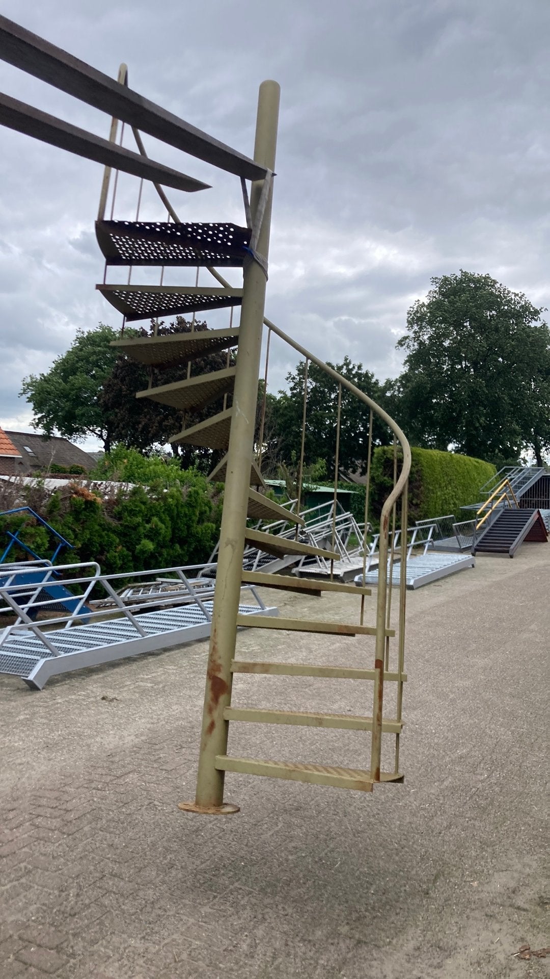 Stalen wenteltrap, Ophalen, Zo goed als nieuw, 2 tot 4 meter