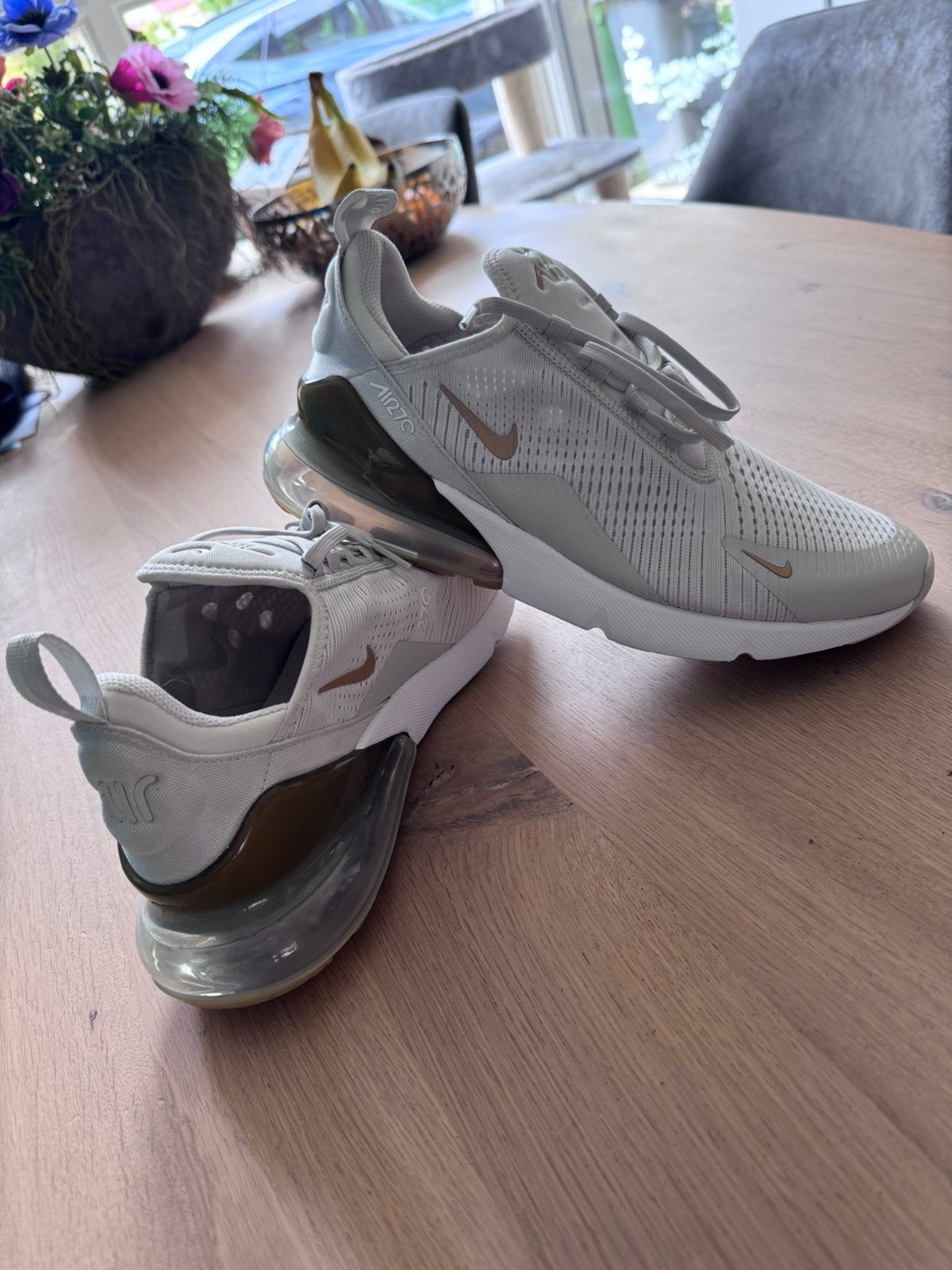NIEUWE Nike Air Max 270 light bone - metallic gold, Kleding | Heren, Schoenen, Overige kleuren, Nieuw, Ophalen of Verzenden, Sneakers of Gympen