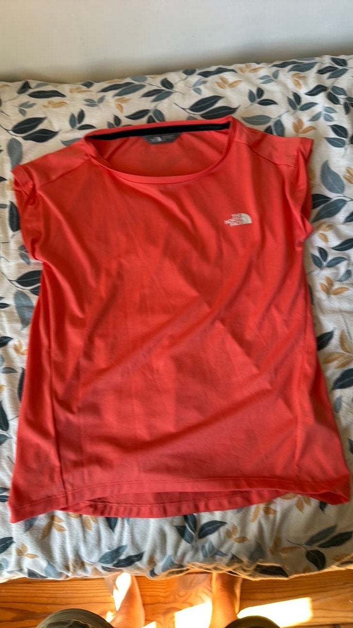 The north face sport shirt maat m, Kleding | Dames, T-shirts, Maat 38/40 (M), Ophalen of Verzenden, Korte mouw, Roze