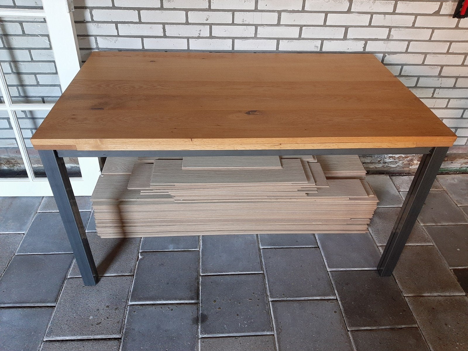 Rustieke eiken eettafel met blank gelakt onderstel, Ophalen, 100 tot 150 cm, Eikenhout, 50 tot 100 cm