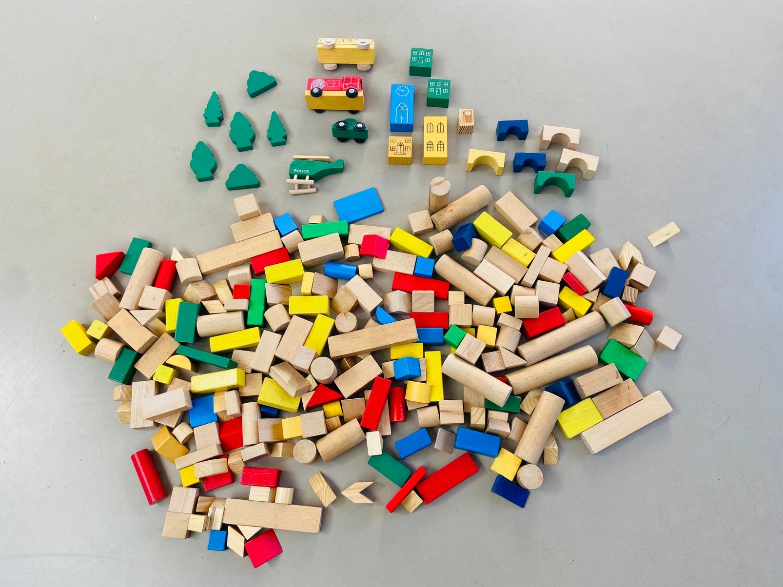 Grote speelset houten blokken inclusief accessoires, Ophalen of Verzenden, Zo goed als nieuw