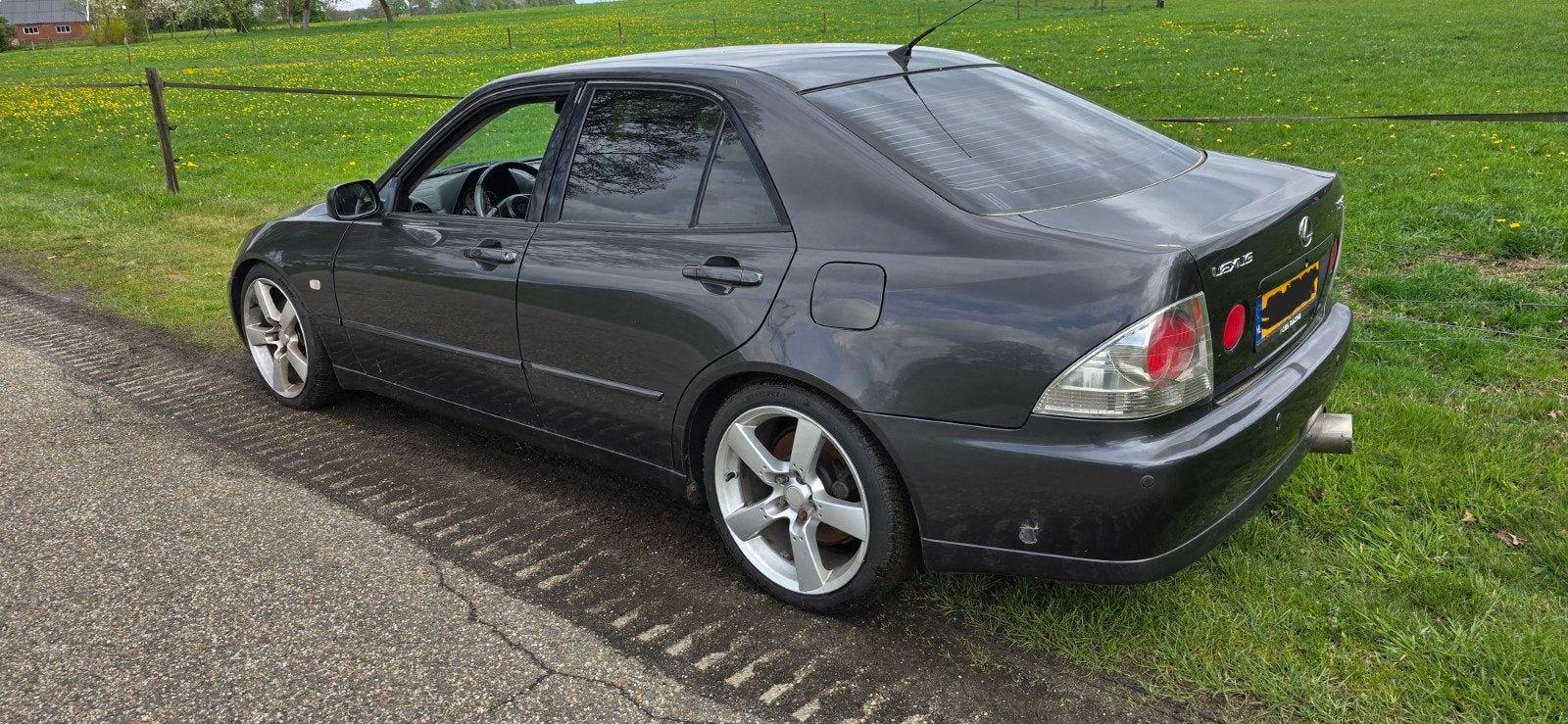 Lexus IS200 met 2JZ-GE motor - Schadevoertuig, Ophalen, Zwart, Benzine