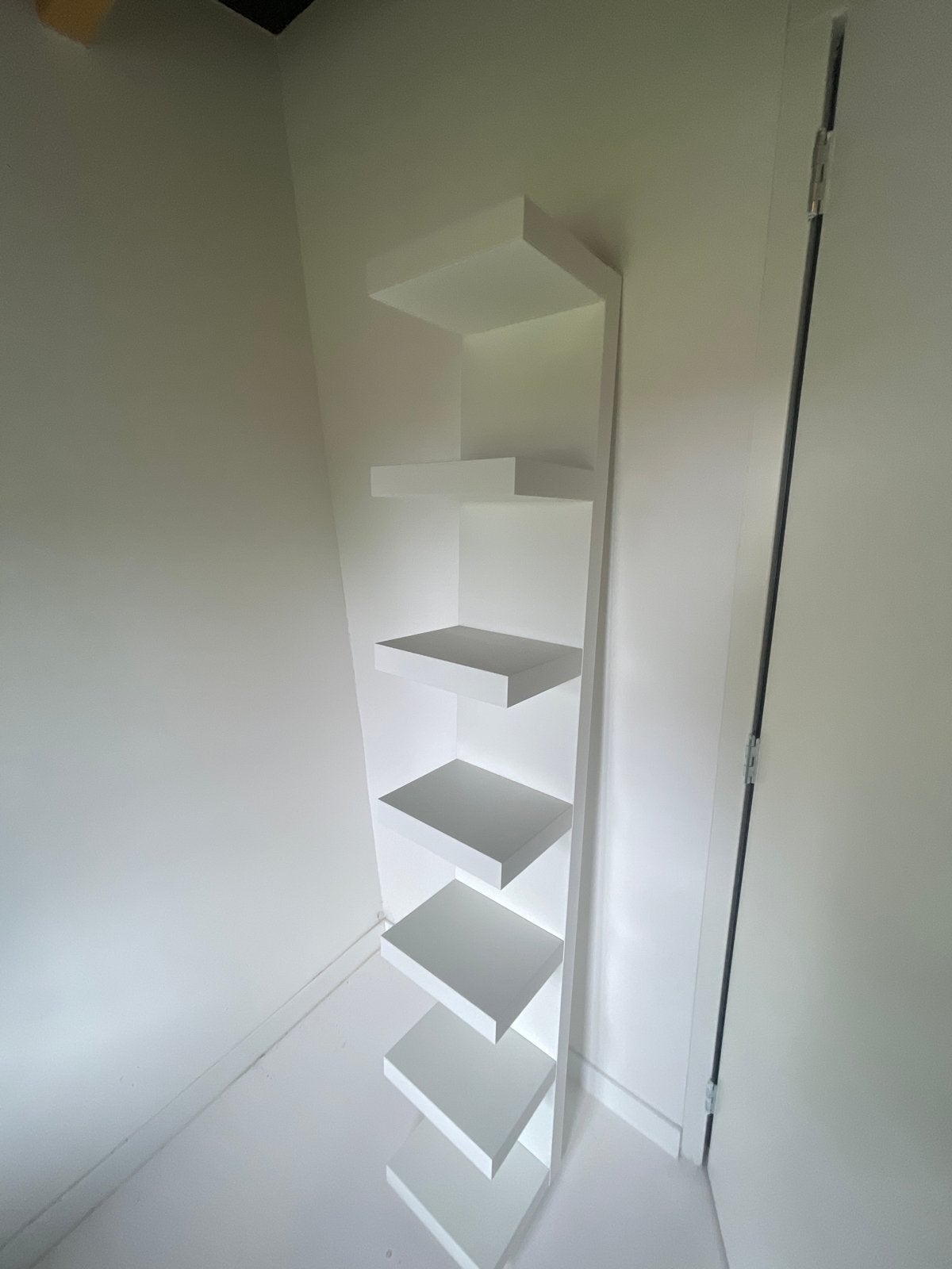 Witte wandplank kast 30x28x190cm, Ophalen, Minder dan 50 cm, Gebruikt, 150 tot 200 cm