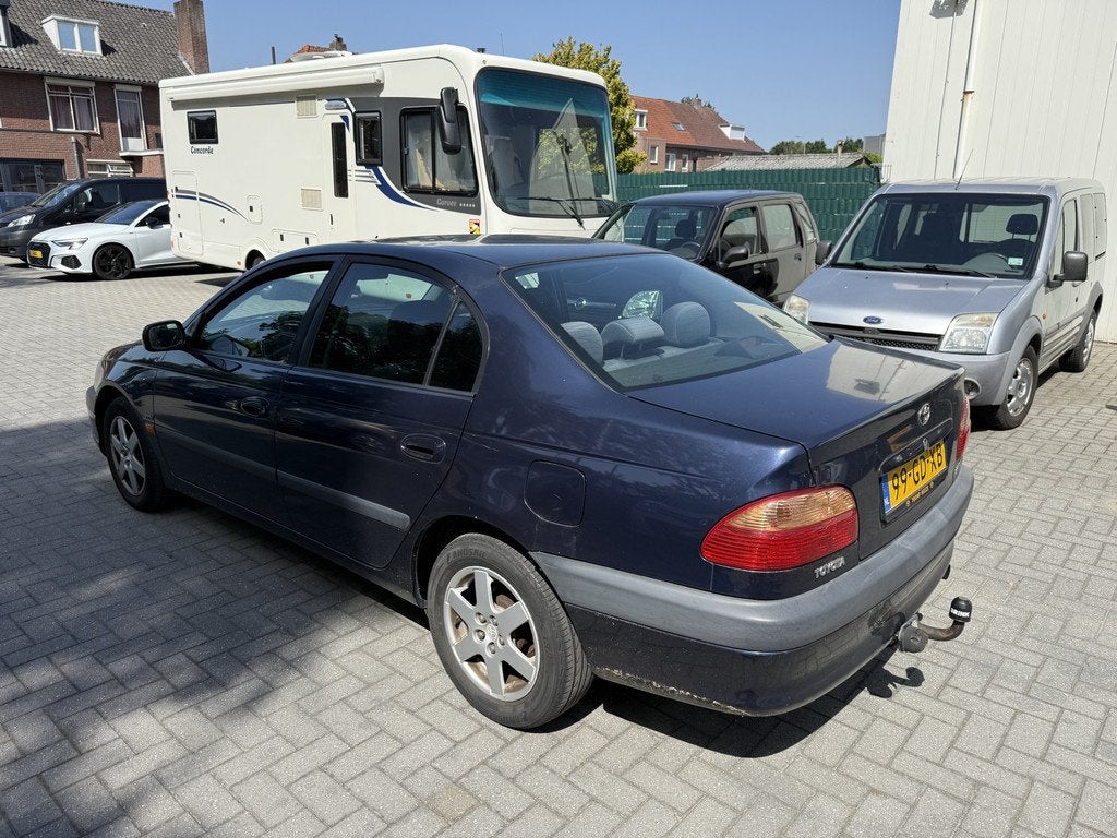 Toyota Avensis 1.8-16V Linea Sol AUTOMAAT + AIRCO (bj 2000), Auto's, 1794 cc, Blauw, Origineel Nederlands, Bedrijf