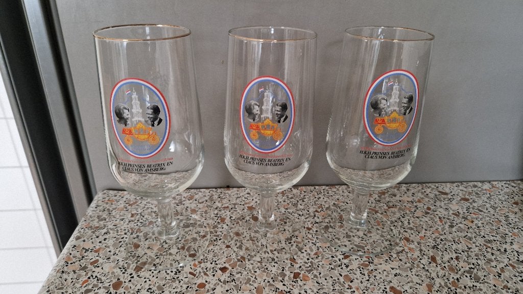 6 drink glazen beatrix en claus, Verzamelen, Ophalen of Verzenden, Zo goed als nieuw, Nederland, Servies