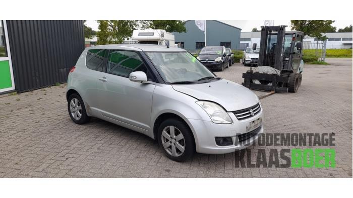 Portier 2Deurs rechts van een Suzuki Swift (ZCC), Auto-onderdelen, Gebruikt, -, Deur, -