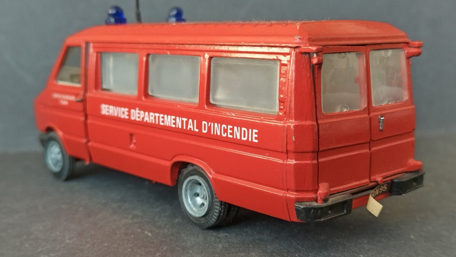 iveco Daily service Departemental Incendie 1:43 Old Cars Pol, Overige merken, Auto, Verzenden, .