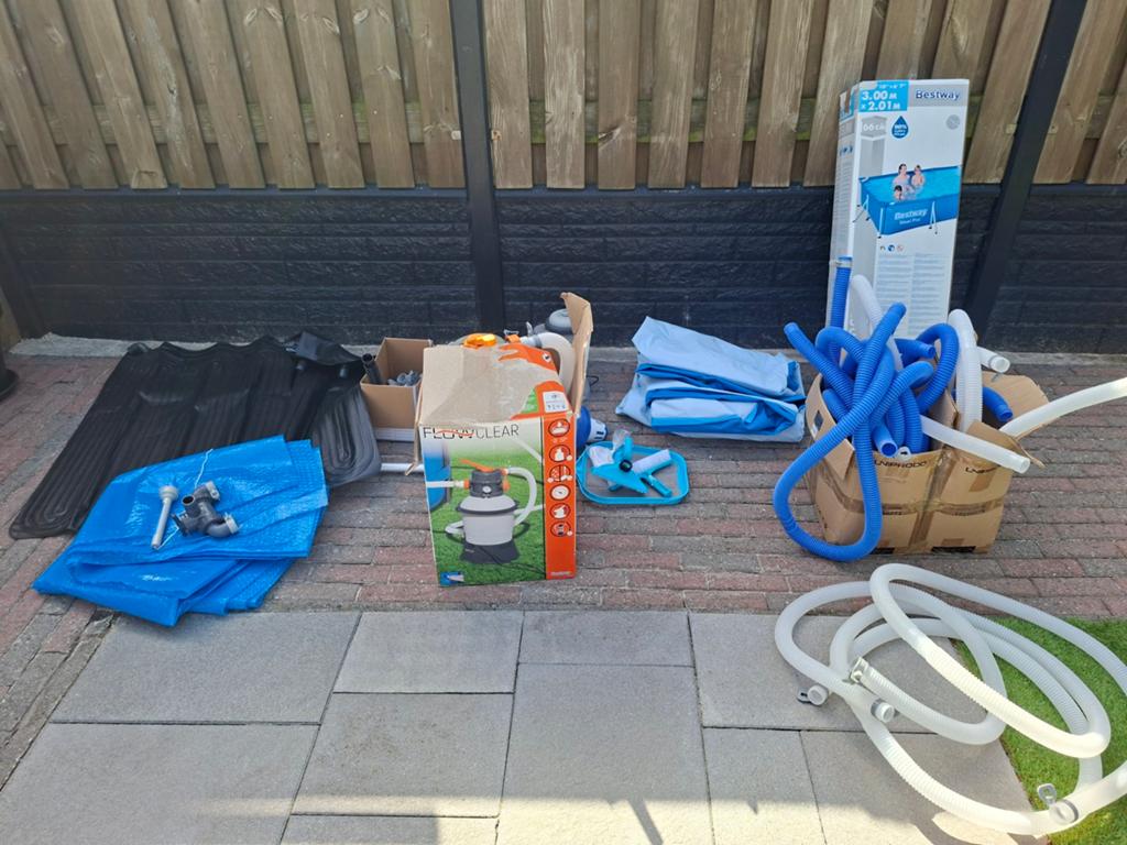 Bestway Zwembad met zand(of ballen)filterpomp en accessoires, Ophalen, Gebruikt, Opzetzwembad, 200 tot 400 cm
