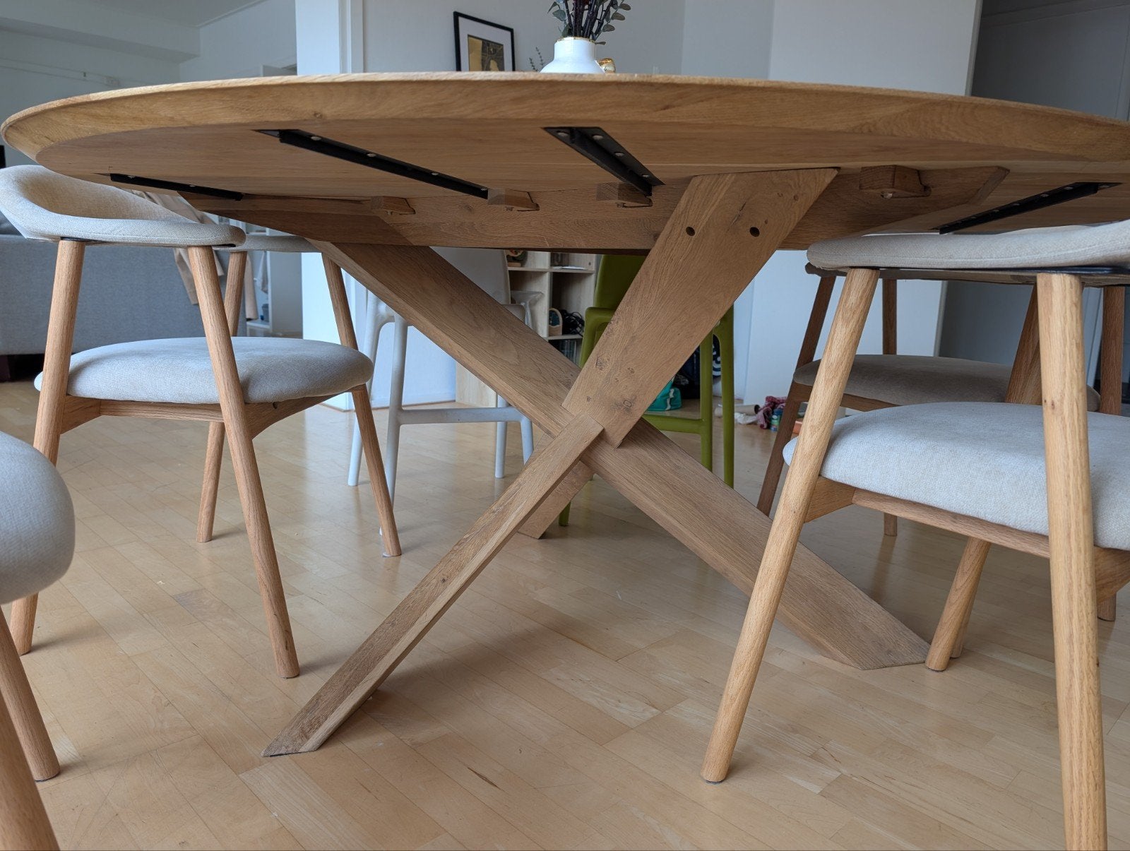 Ethnicraft eikenhouten ronde tafel 163cm, Huis en Inrichting, 150 tot 200 cm, Ophalen of Verzenden, Zo goed als nieuw, Vijf personen of meer