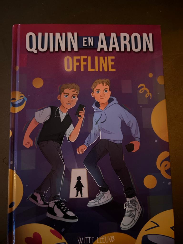 Quinn en Aaron Offline - Zo goed als nieuw jeugdboek, Ophalen of Verzenden, Zo goed als nieuw, Fictie