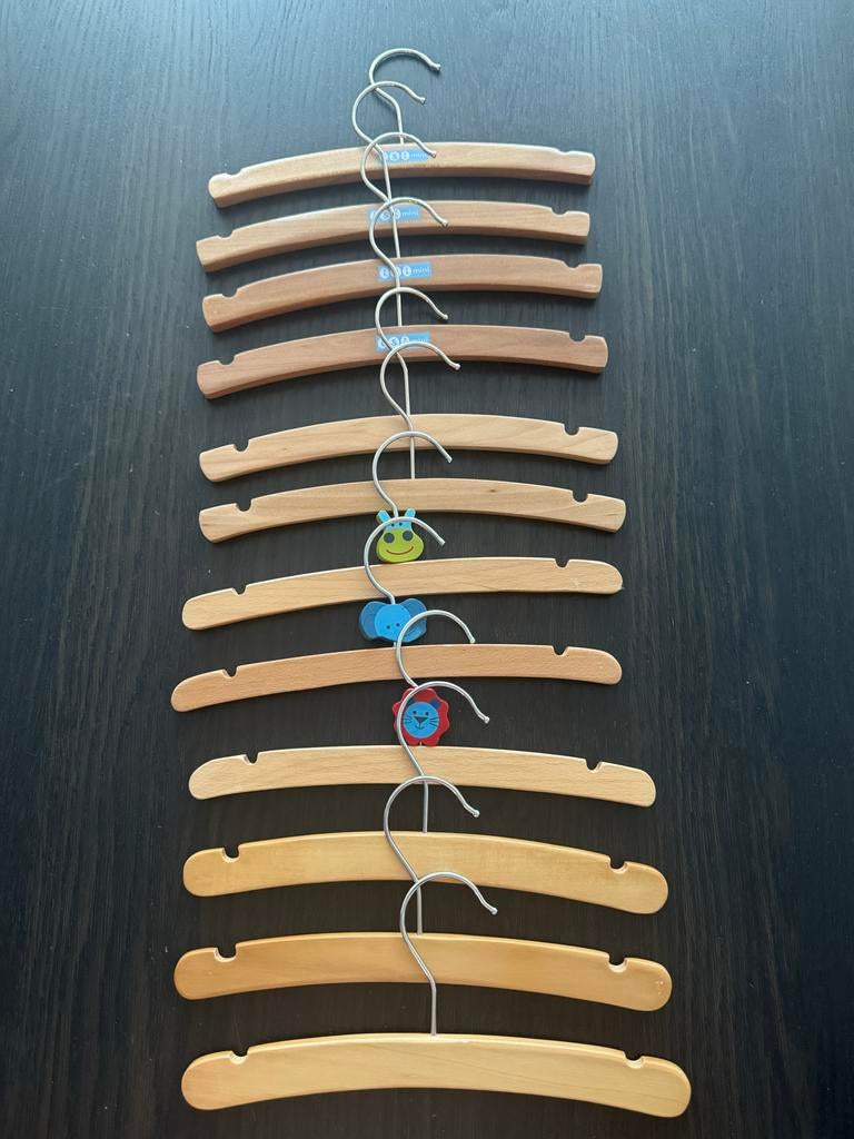 Houten kledinghangers voor baby/kind - 12 stuks, Kleding | Dames, Kledinghangers, Ophalen of Verzenden, Gebruikt, Hout, Kinderen