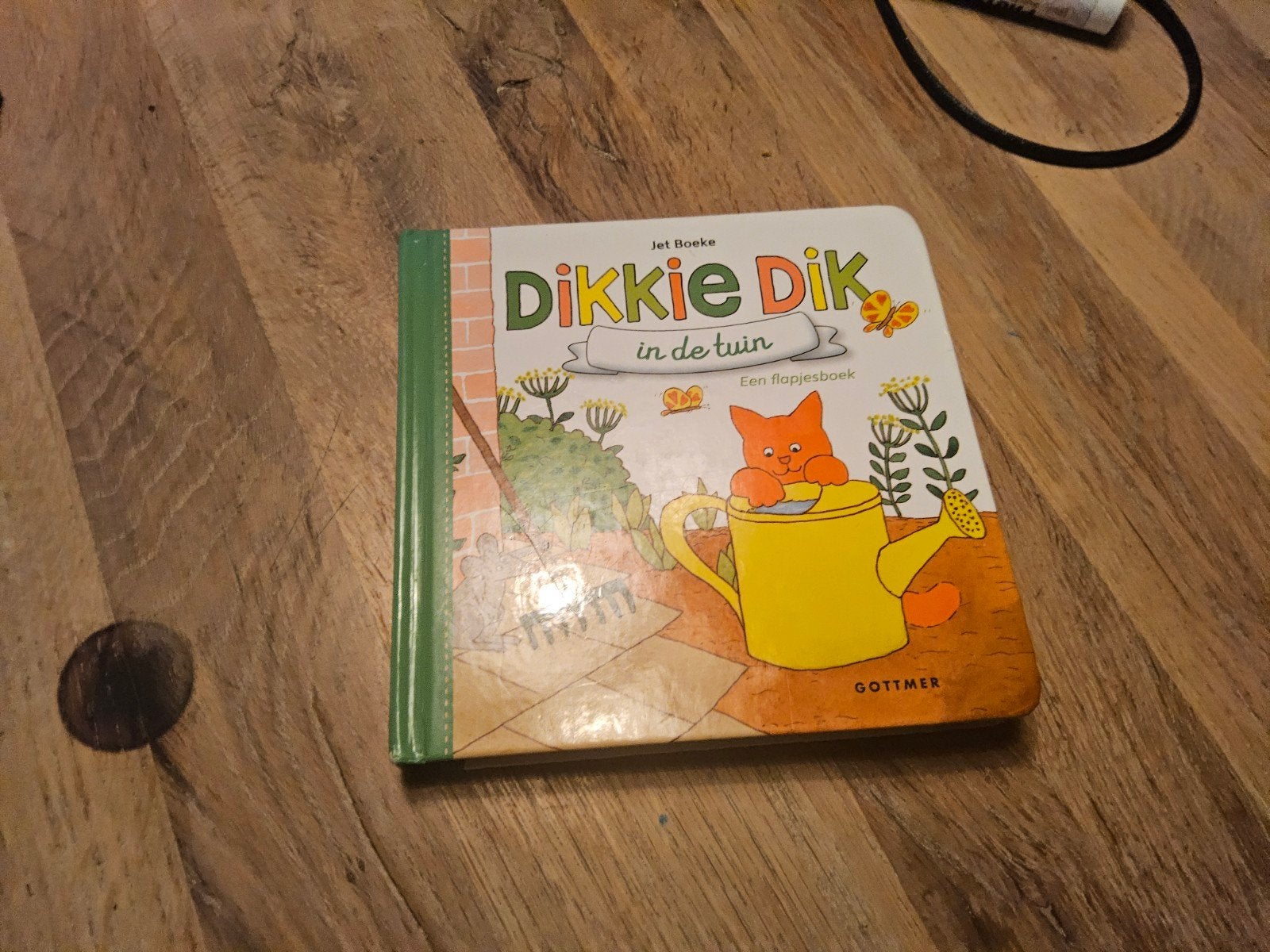 Dikkie Dik in de tuin - Een flappjesboek dik karton, Uitklapboek, Jongen of Meisje, Ophalen of Verzenden, Zo goed als nieuw