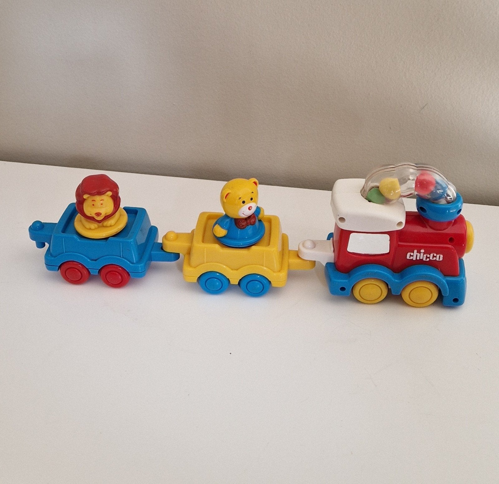 treintje met wagonnetjes merk chico, Ophalen