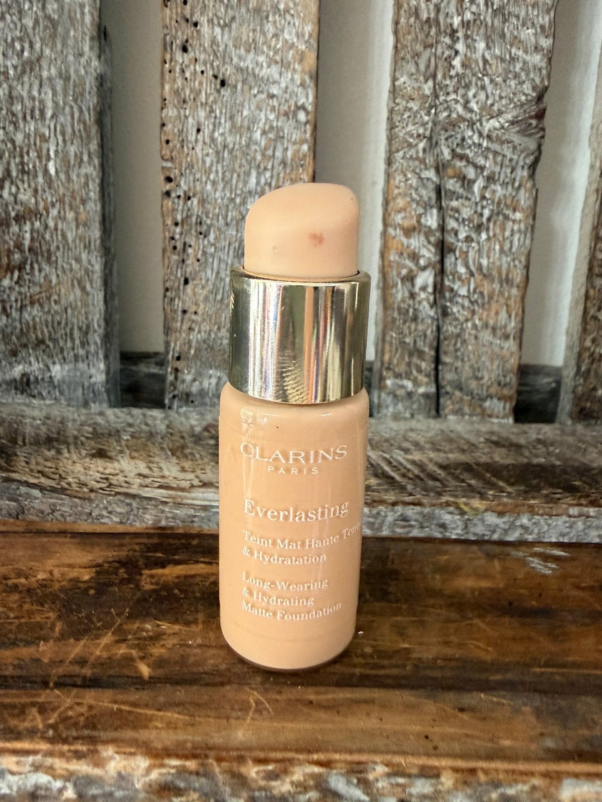 Clarins Everlasting Foundation 109C Wheat, Ophalen of Verzenden, Zo goed als nieuw, Beige, Gehele gezicht