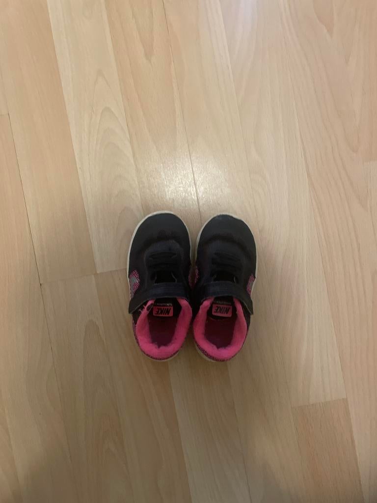 Nike schoenen maat 25 voor meisjes - Gedragen, Ophalen, Gebruikt, Meisje, Sportschoenen