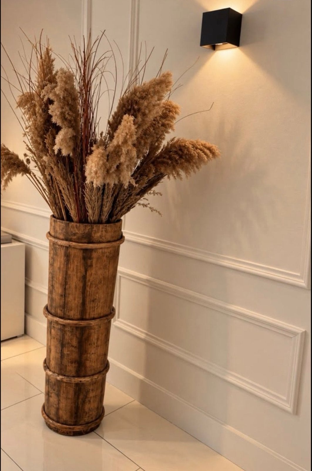 Houten vaas met droogbloemen - Rustieke charme, Huis en Inrichting, Ophalen, Bruin, Zo goed als nieuw, Geschikt voor droogbloemen