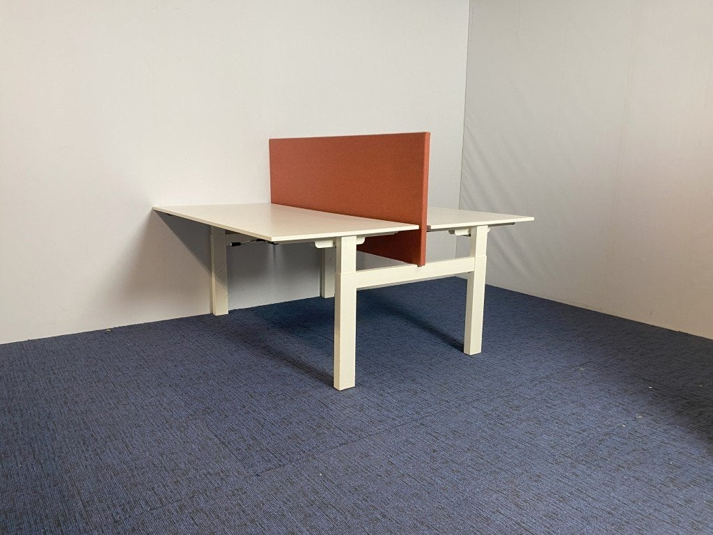 2 x Bench Bureau Vepa (slinger), wit blad/frame, 160x170 cm.