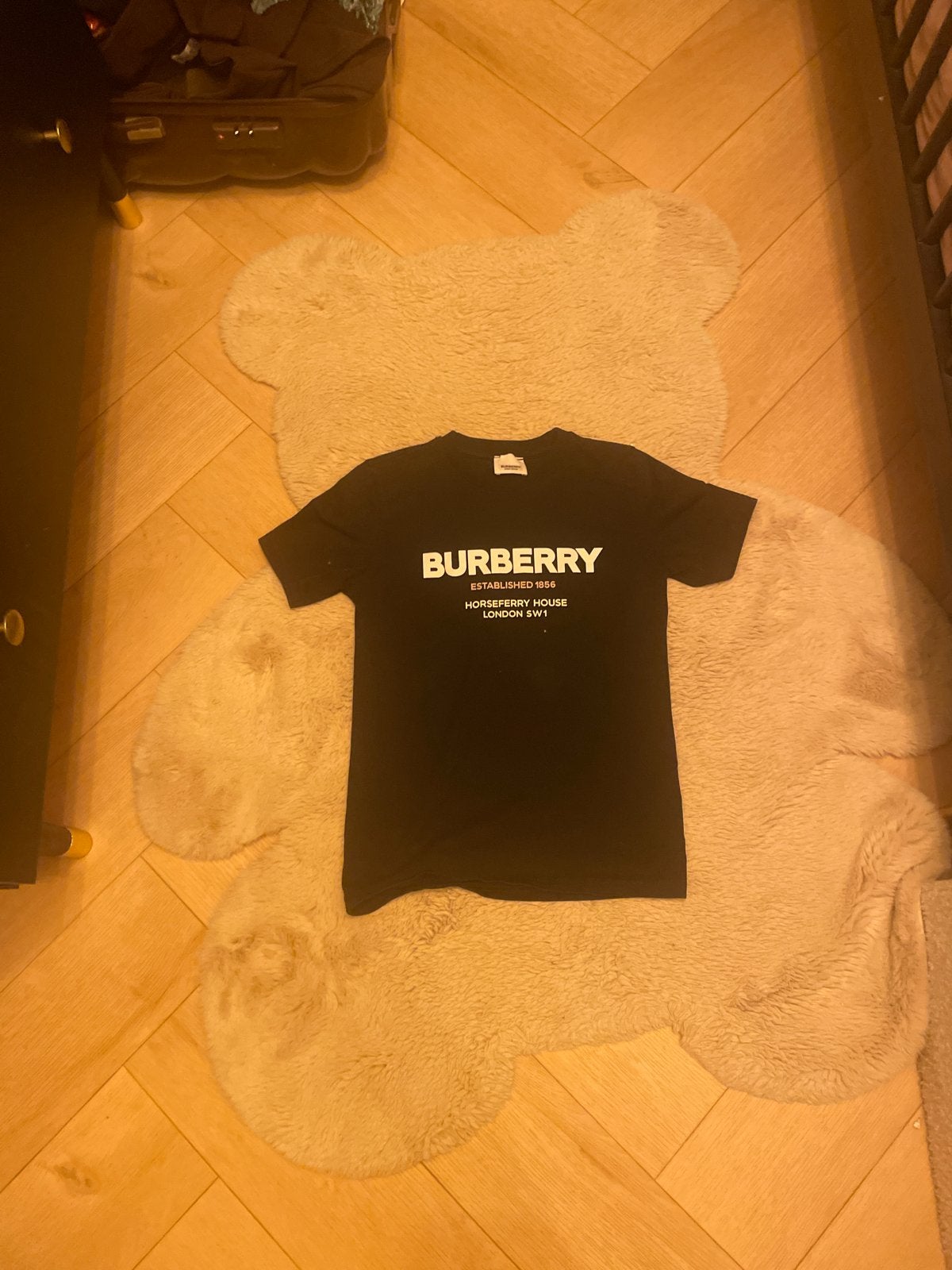 Burberry T-shirt Zwart met Wit Logo, Ophalen, Zwart, Zo goed als nieuw, Korte mouw