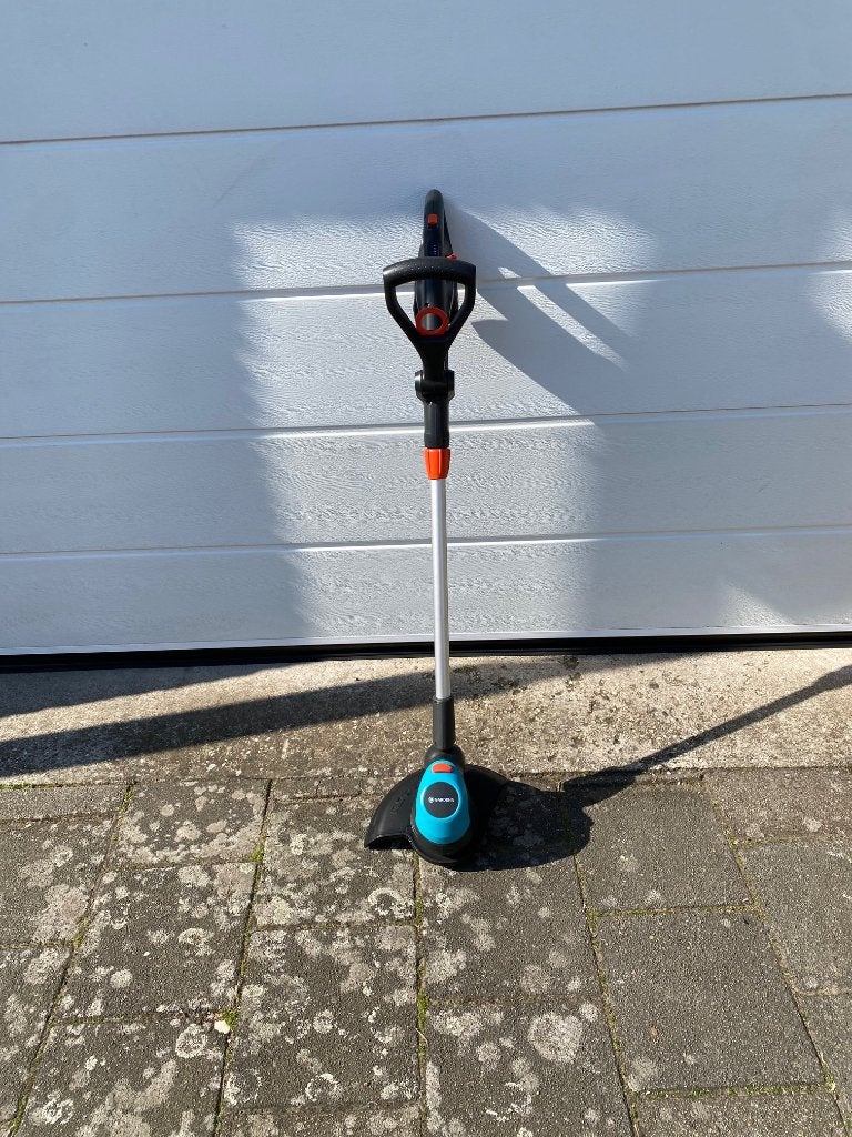 Gardena accutrimmer Easycut 23 P4A+StarterKit 18 Volt 100.-, Ophalen, Gardena Z>G<A<N>, Accu, Zo goed als nieuw